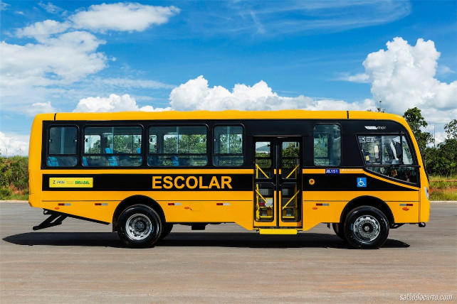 Modelo de van escolar Iveco Granclass