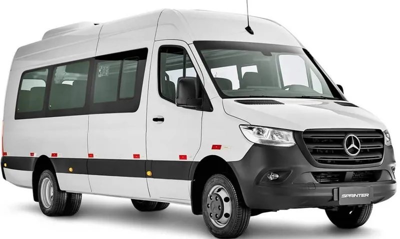 Van Mercedes-Benz Sprinter branca, o modelo mais popular